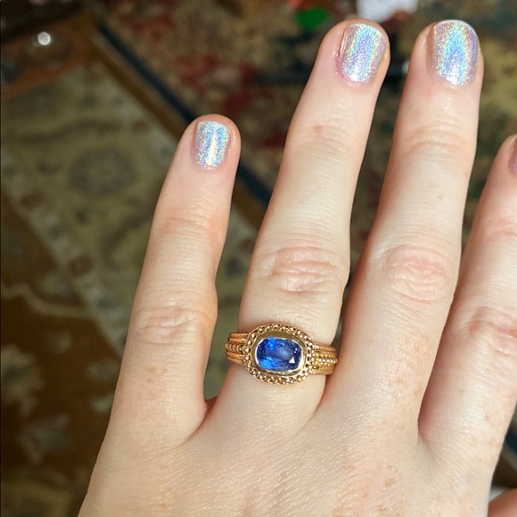 18k solid granulated gold ring with cornflower blue natural sapphire - Picture 3 of 7